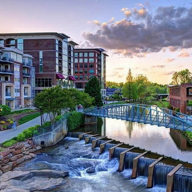 Greenville_SC's tweet photo. Cool colors on a warm summer evening 💚 #yeahTHATgreenville // 📷: hofftastic http://t.co/fgybOgrvRw