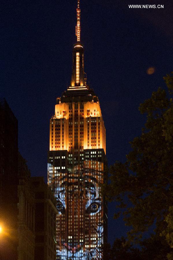 ChinaLive_NA's tweet photo. Empire State Building Shines with Light Projections of Endangered Species http://t.co/r3ISyoEMWm