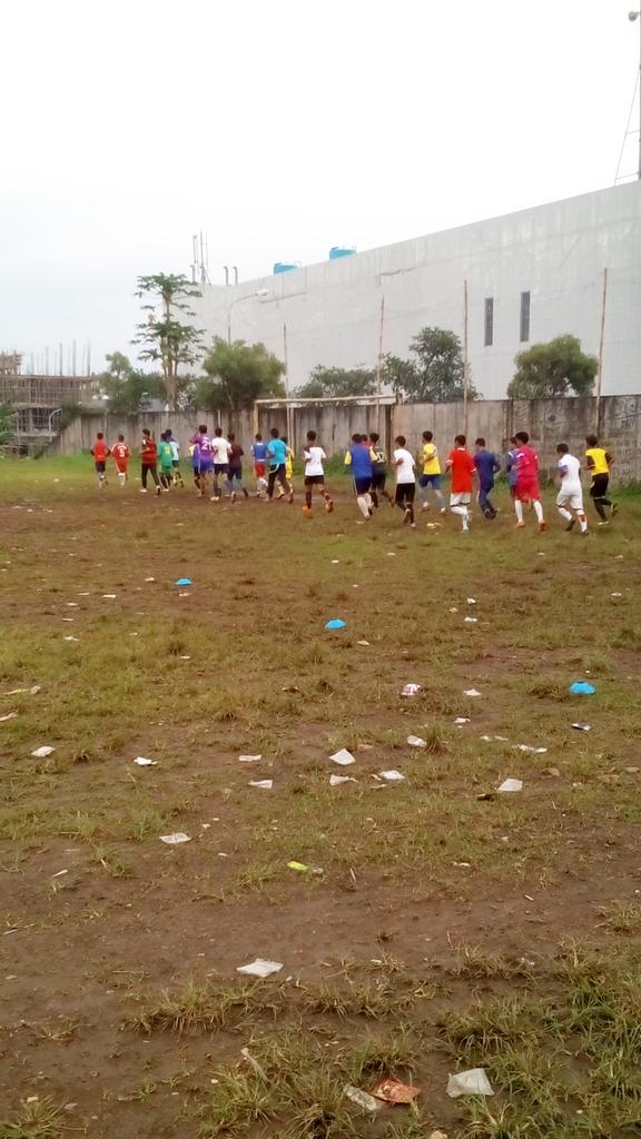 Tetap semangat walaupun lapangan jelek