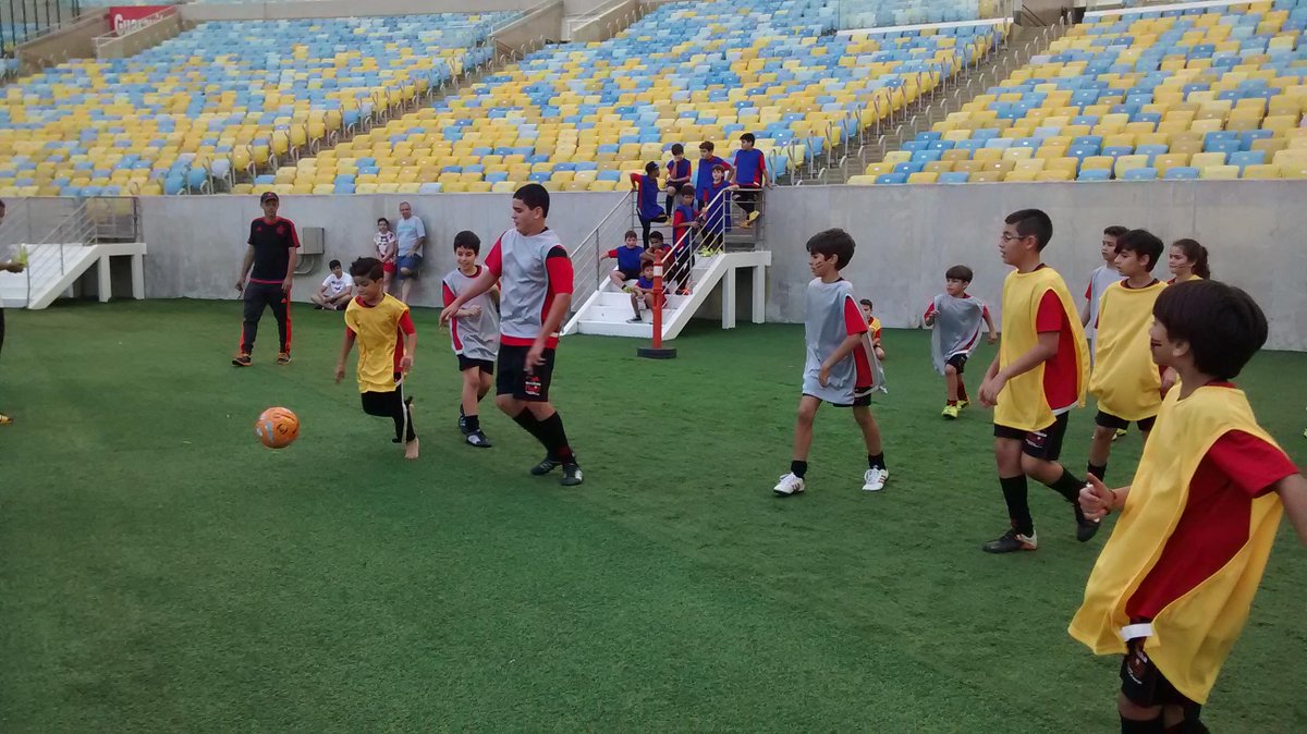 Futestudos's tweet photo. BJ Oliveira no Maracanã . #FLARagiãoOceânica http://t.co/mQUc3Vrvtk