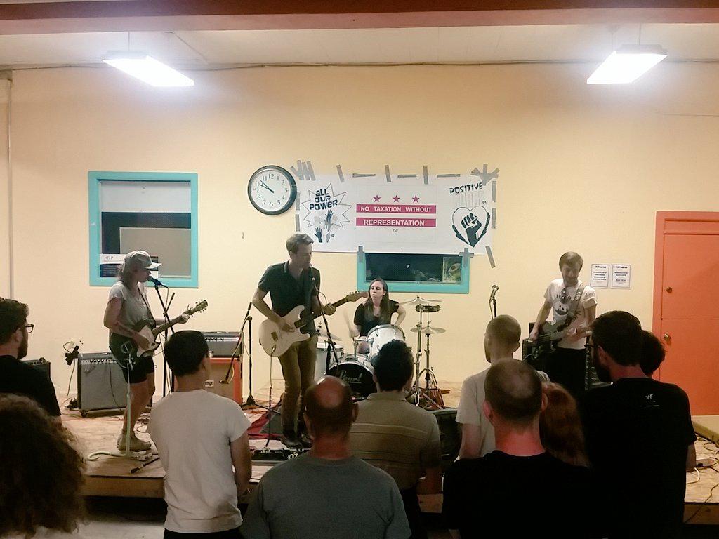 xaqrox's tweet photo. .@BIGHUSHING literally giving me goosebumps. Last set of #InFestDC2. πππ Way to go D.C.! @InFestDC http://t.co/EwRVtyMWHK