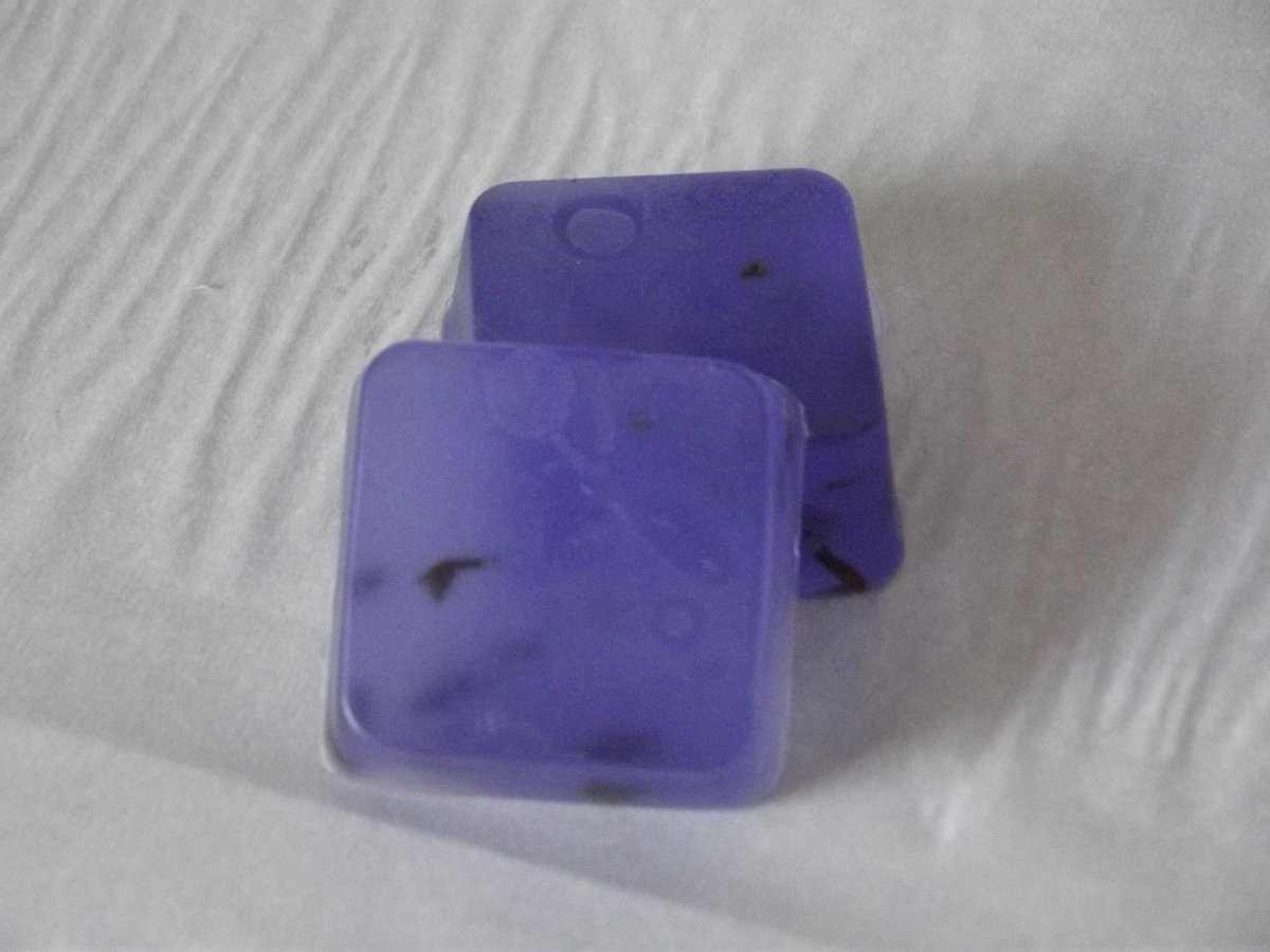 KitchenWitch6's tweet photo. Mild scent in a glycerin base with organic English Lavender flowers. #TheWitchsKitchen #Kitchenwitch6 #Etsy http://t.co/i9KCAK20q1