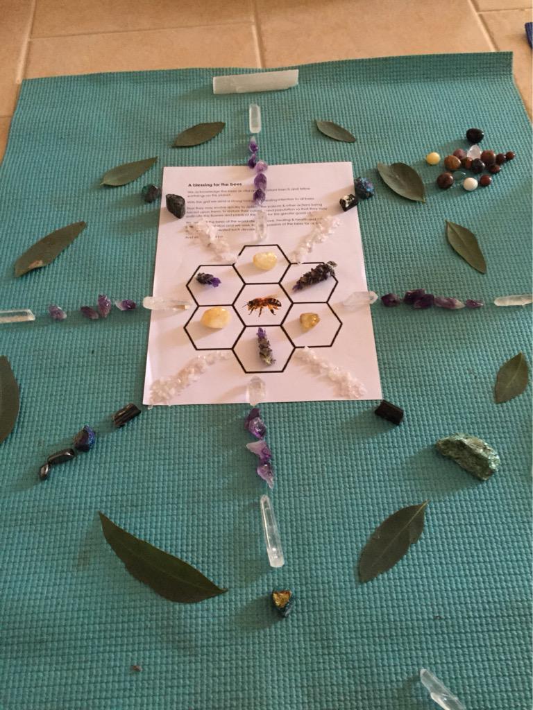 collpe's tweet image. Crystal gridding to manifest almost anything. Here's one to help our threatened bees