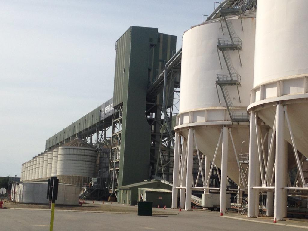 AndrewY87296210's tweet photo. #agchatoz #partners in grain great tour around CBH, NSW growers jealous now, what the hell graincorp http://t.co/vNRglEOb08