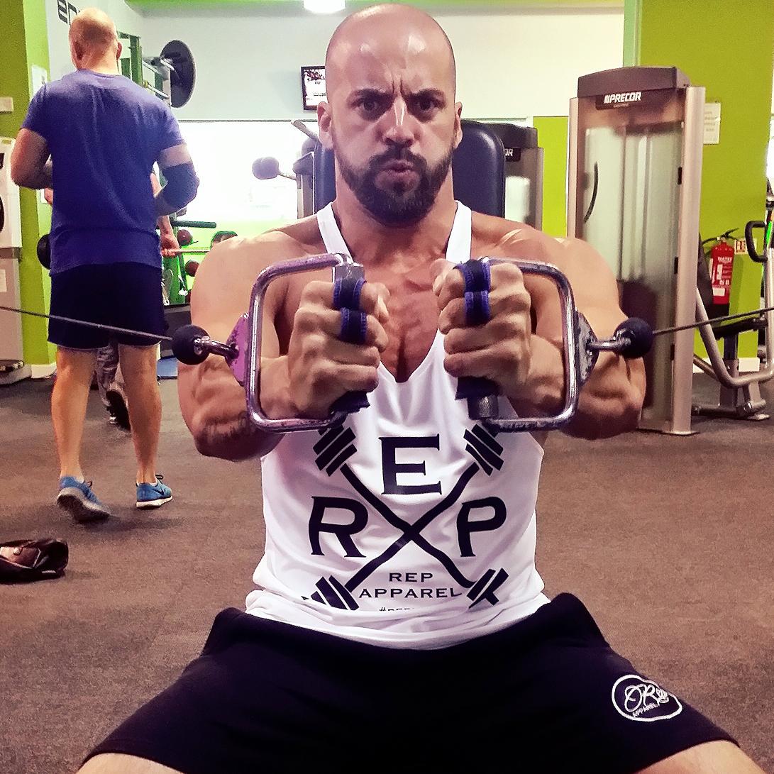 LightHackers's tweet photo. Start the day as you mean to go on...
6am...killing it at the gym with my spot patner.
#chestday #RepApparel #RepHard http://t.co/r2NyJgCHRr