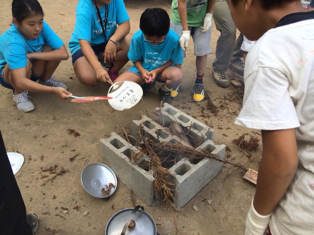 moriumius's tweet photo. 裏山の蒔きでご飯炊き！#モリウミアス #モリウミアス http://t.co/pYJnZ7RQ9T