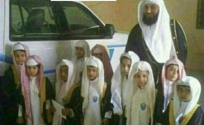 Hdhrmi's tweet photo. سلبوهم طفولتهم, فاجبروهم عل حفظ كتب مسلم والبخاري وتفسير الطبراني وبن كثير وتيمية وبقية الحمير
وضيعوهم دنيا ودين http://t.co/rxTokXcWsW