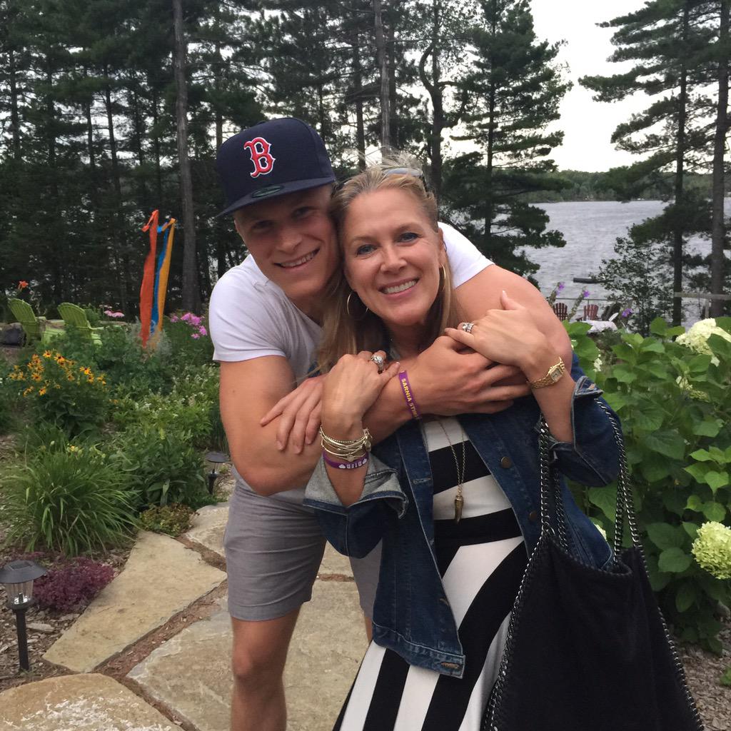 7mammachych_98's tweet image. My boy ❤️ @j_chychrun7 #cottagefun #beautifuldaywithfriends #norwaylake