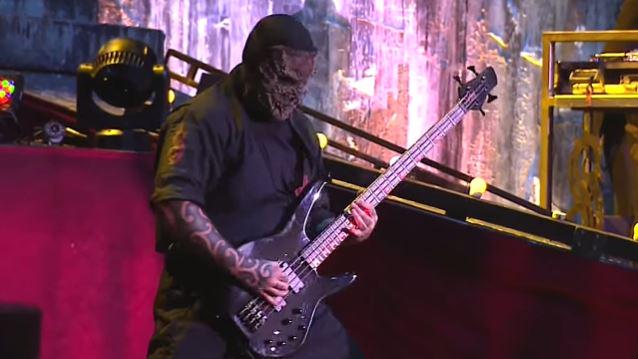 SLIPKNOT Bassist Rushed To Hospital During Hartford Concert; Band Completes Set As Eight-Piece blabbermouth.net/news/slipknot-…