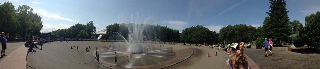 33kids's tweet photo. @seattlecenter on a beautiful Sunday in the #PNW. #iseattle #lazyeveryday http://t.co/cB4ZgxnWV6