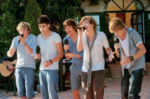 'are you crying?'

'no'

'are you lying?'

'yES'

#4YearsOfTorn