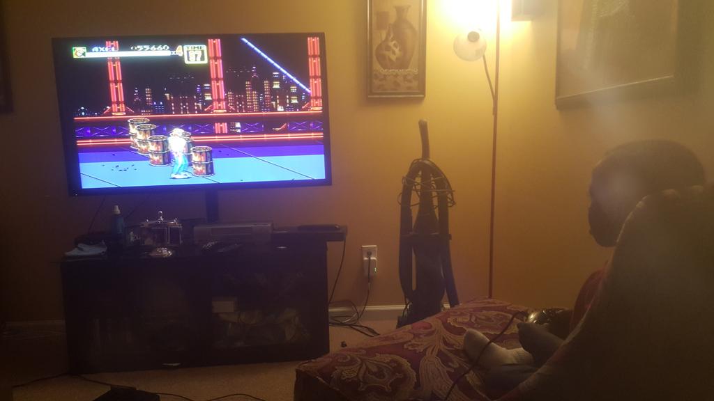 KoriMaru's tweet photo. My nephew made it to Round 2 in #StreetsofRage 2 while I'm playing the #SEGA #3DClassics version. So proud of him :*) http://t.co/HK4FH0YBFm