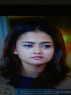 forantons's tweet photo. @rarakekel udah jd model cerita nya stlh bthenti jd pembantu :) cantik ;) #sharepict http://t.co/BVdhUHMhL0