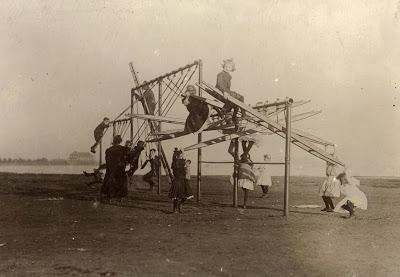 xexe_club's tweet photo. Детская площадка, 1915 год.

Детская площадка, 1915 год. http://t.co/FcNKvd9daQ http://t.co/XSuY8u9K2E