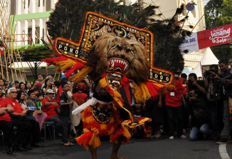 Pementasan 200 Reog demi Pengakuan UNESCO okz.me/TTcH