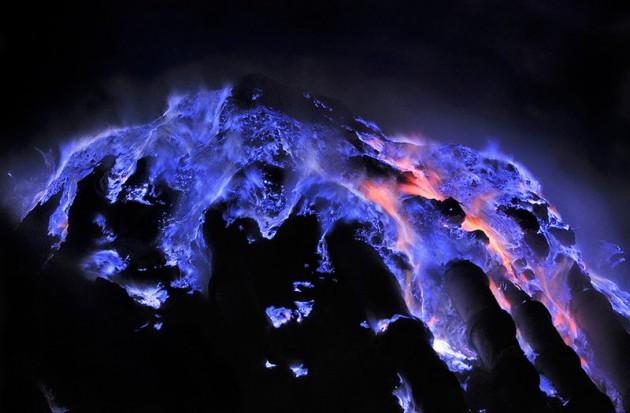 Api Biru Kawah Ijen - AnekaNews.top