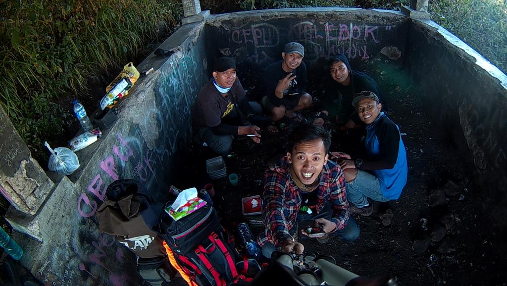 yoeghurt's tweet photo. #lawu #kebo kluyur #adventure http://t.co/TUMivPgg0r