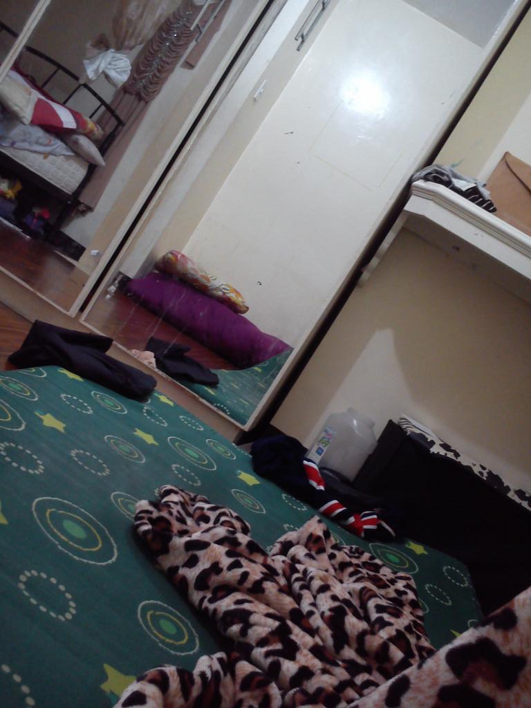 AnnahEdroso's tweet photo. Home alone :( http://t.co/m3cbmcgzda