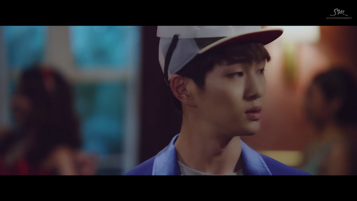 _bot_onew_'s tweet photo. @bot_Taeminn 

このMVだと、俺目の光失ってるよㅋㅋ http://t.co/We9PjQ08KA