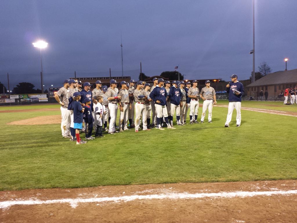 humboldtcrabs's tweet photo. Crabs awards and goodbyes. #lifeasacrab http://t.co/35Nw56gNgr