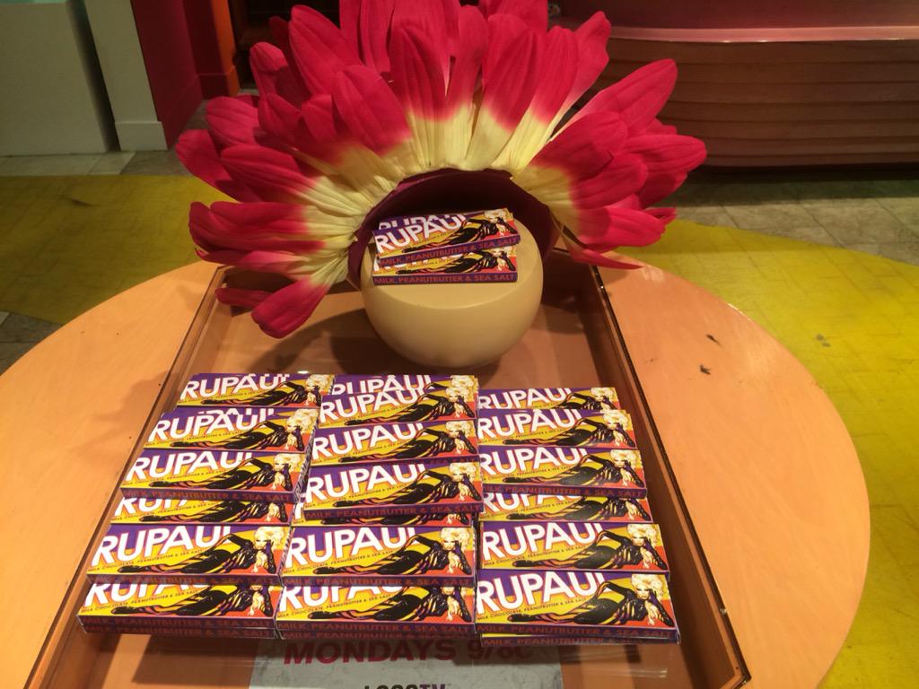 GeorginaCross's tweet photo. “@jeffsomething: @IAmPippaEvans I went to buy your present today http://t.co/KgsZjKbTGM” why done we live in America @EmilyCrossdale