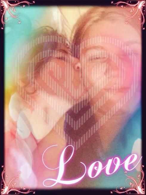 Thranduil7's tweet photo. MY WRITER HAS BEEN AWAY BUT WOULD LIKE TO INFORM YALL THAT SHE HAS A GIRLFRIEND... WELL UH A FIANCÉE ACTUALLY http://t.co/YyQlSc3QYk