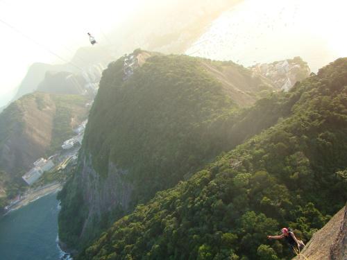 For the adventurous: a visit to top of #Sugarloaf with a difference: ow.ly/Qogva | via @MotoToursBrazil
