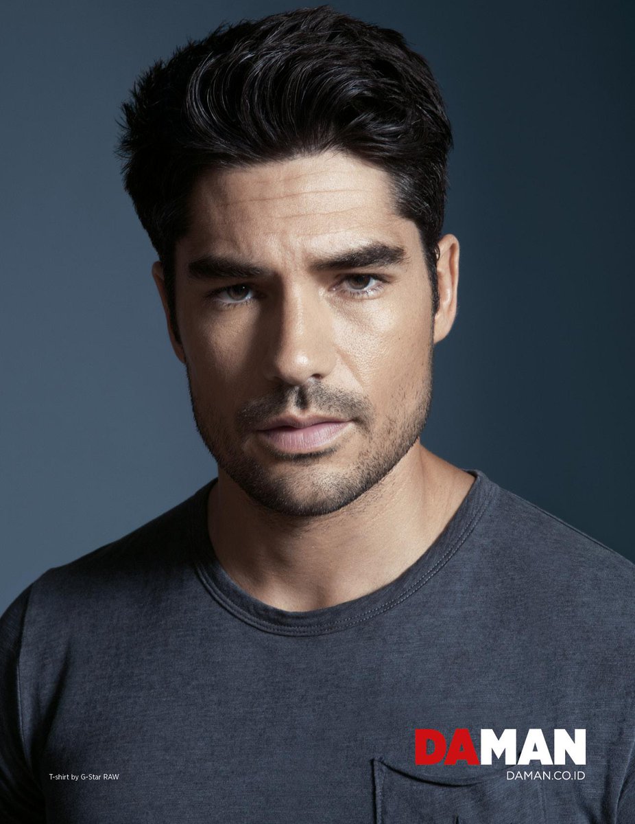 DAMAN_Magazine's tweet photo. Catch our interview with #FromDuskTillDawn lead @DJCotrona in our Aug/Sept issue... #DAMAN #AugustSeptember http://t.co/bUXTDkGJDe