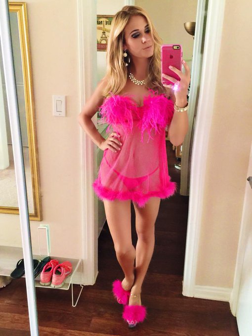 Feelin' foxy. 🎀 http://t.co/og0Bb3jLfZ<a href="/tag/artiosawards"class="tags"><span>#artiosawards</span></a><a href="/tag/beverlyhiltonhotel"class="tags"><span>#beverlyhiltonhotel</span></a>