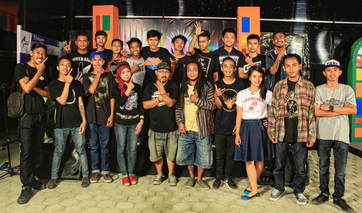 musikweekend's tweet photo. thanks @afifariarga 
terimakasih untuk semua band yang perform
Kurang Padang, Under Psycho, Pacitan Rangers, dan SKPK http://t.co/M1a36jxF7c