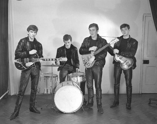 TheBeatlesPics's tweet photo. Legends http://t.co/c5QqIL8gV1