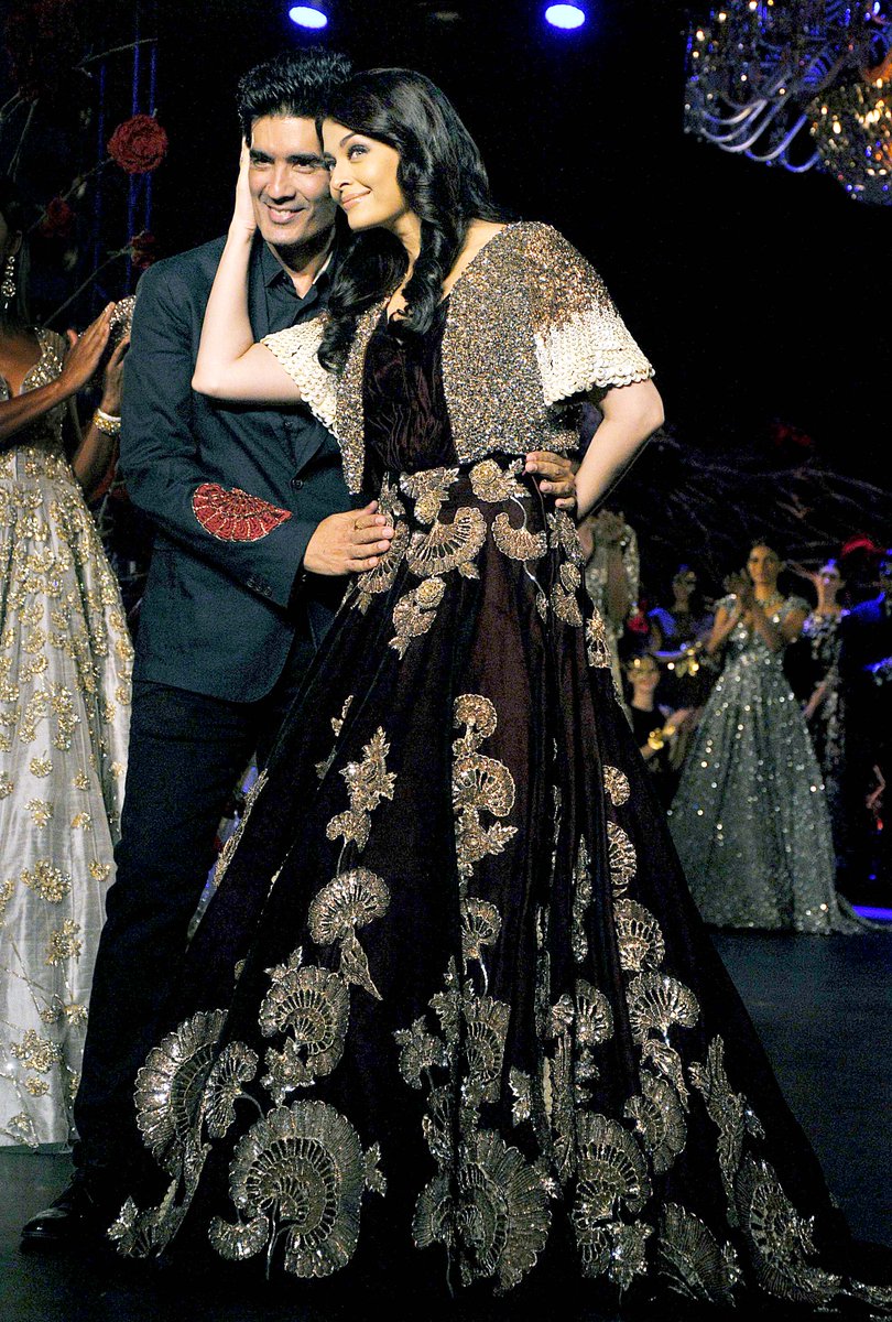 dnaAfterHrs's tweet photo. Couturier #ManishMalhotra with his showstopper #AishwaryaRaiBachchan at Delhi couture week. http://t.co/qprVRJ3iUj
