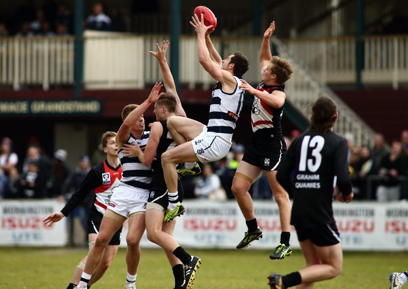 GeelongCats's tweet photo. .@DanielMenzel10 just keeps on keeping on! Check out this great mark he took on Sunday! http://t.co/KcF5a1FsqP http://t.co/t7oBnyPmOa