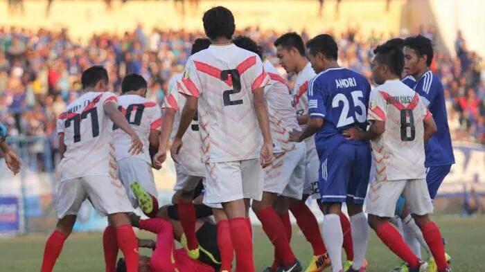 fajargunawan_'s tweet photo. Pak tulung akur. Nek ora sepak bola indonesia makin bobrok. Cc @imam_nahrawi @LaNyallaMM1 @psis_semarang @PERSISSOLO http://t.co/yQeCHmUOdt