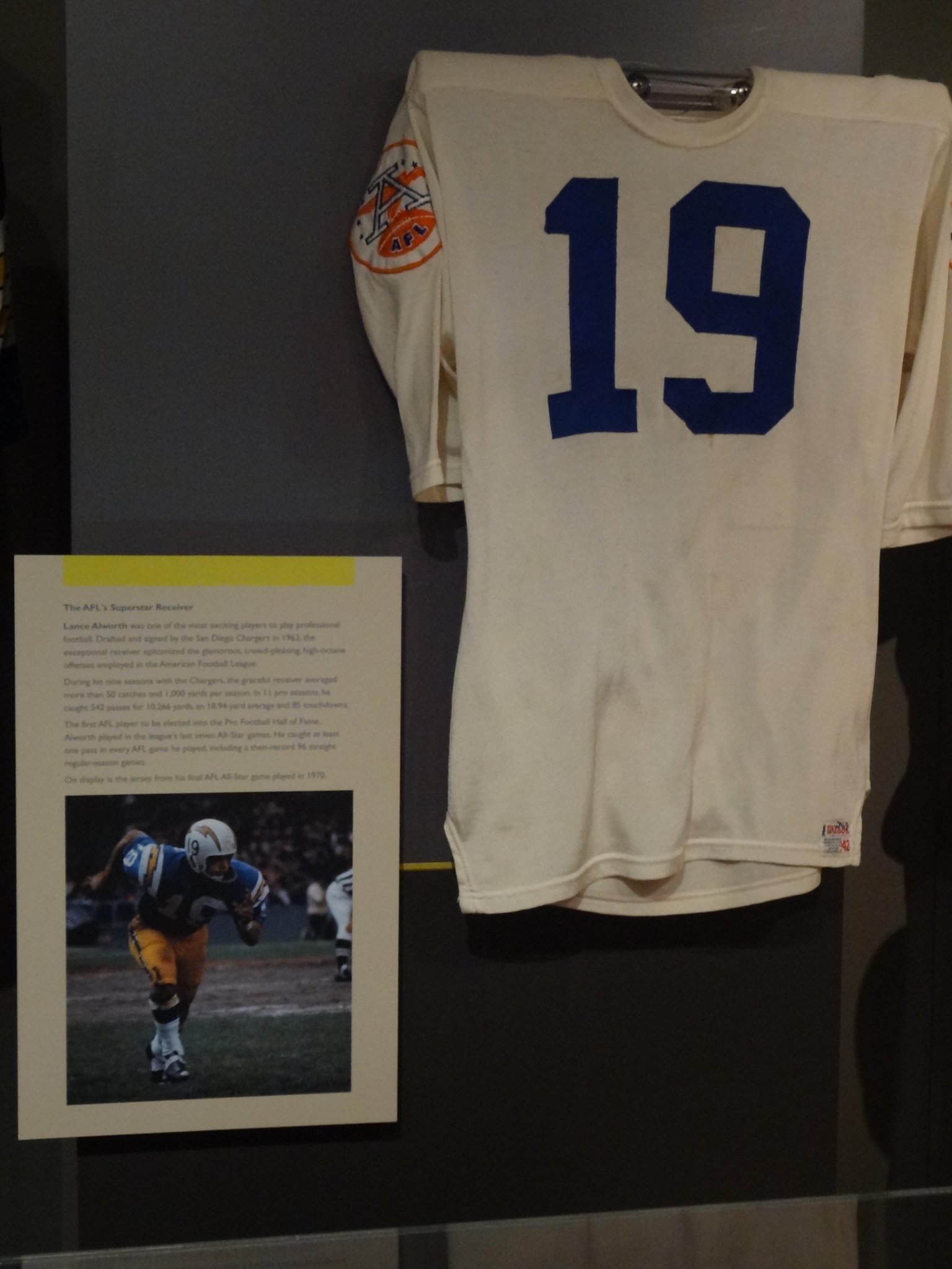 Happy Birthday Lance Alworth!  I had the pleasure of meeting him at his HOF induction in 1978. The Greatest! 