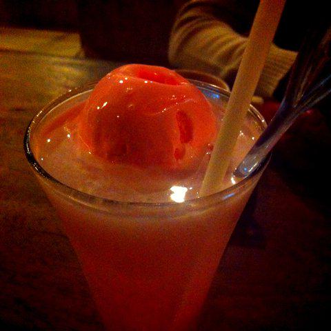 Kalian sudah pernah coba menu strawberry frezzy, belum? 💕