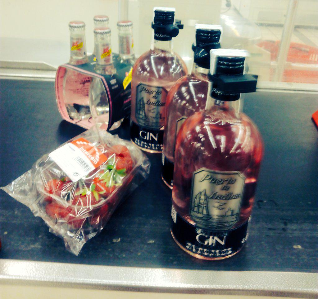 AleeArnal's tweet photo. dreambeach preparate que ya hemos empezado a comprar la mercancia ❤ puerto de indias @patrigarcia92 http://t.co/1vDR0m4zk8