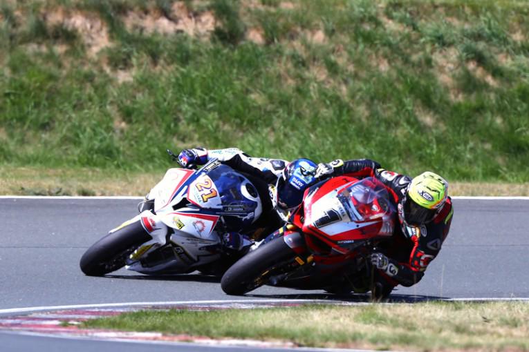 ttcircuitassen's tweet photo. RT&amp;win: onder alle RT's verloten we 2 tickets voor @superbike_idm komende zondag! #TTAssen http://t.co/FVsP0d9ojU