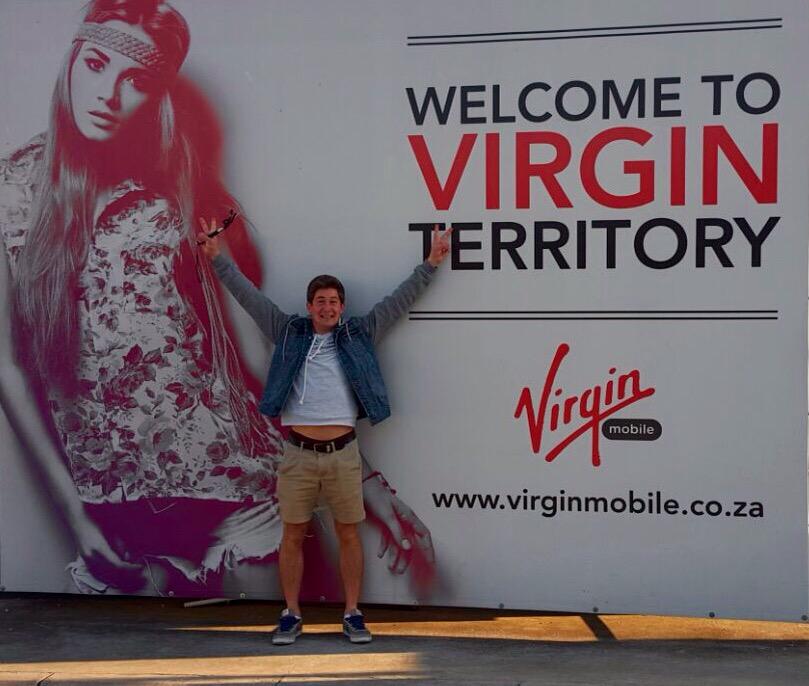 Jop777's tweet photo. @jordanhfarrell was meant to be beside me!😹👌🏼 #virj #alone #thinkingOfYou #territory while holding up the "V" ✌🏼 HP! http://t.co/O26Oldz7HK
