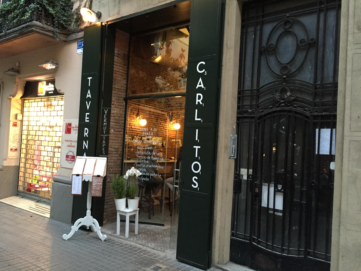 yummybcn's tweet photo. El buen Tapeo y el buen Vermut en @Tavernacarlitos  #Gastronomia #Restaurantes http://t.co/kF3H39pH3O http://t.co/7nz8VDe6B8