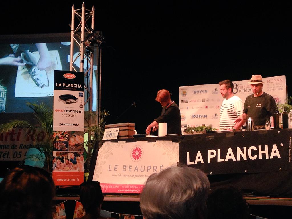 Olivier_Chaput's tweet image. Sophie Fernandez #mof #poissonnier 2015 prépare le #bar #rencontresiodees @SocieteMOF @IODEMAGAZINE #fish @NicolasFix