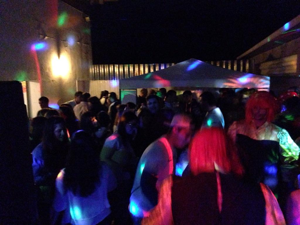discoenjoy's tweet photo. Grandisima noche en @Lapiscidemota , muchas gracias por todo y a seguir partiéndolo con esas pedazo de fiestas!! http://t.co/62cLAMBUJK