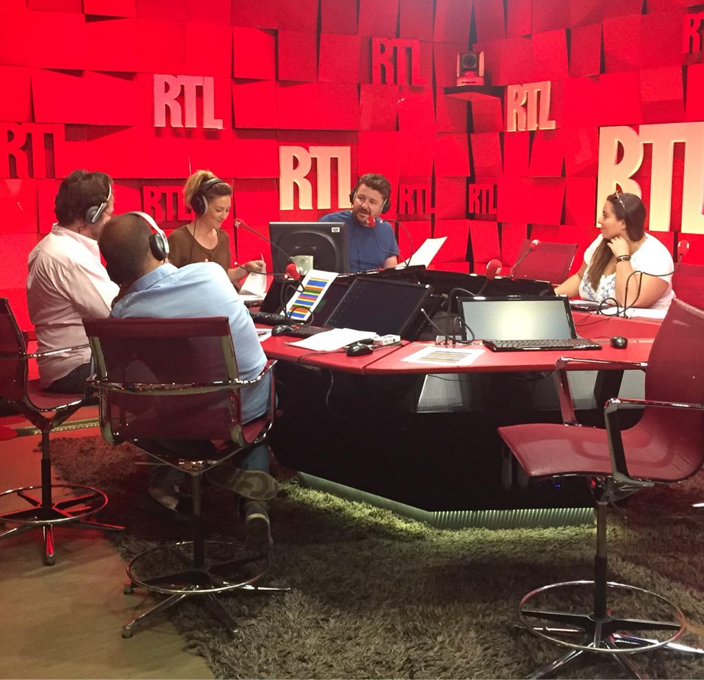 ManoHellio's tweet photo. Pas de vacances pour @BrunoGUILLONOff &amp; @ChristinaNININI ! 
@GPSRTL du lundi au vendredi de 11h à 12h30 :) #GPSRTL http://t.co/oT7ltQ5kv2