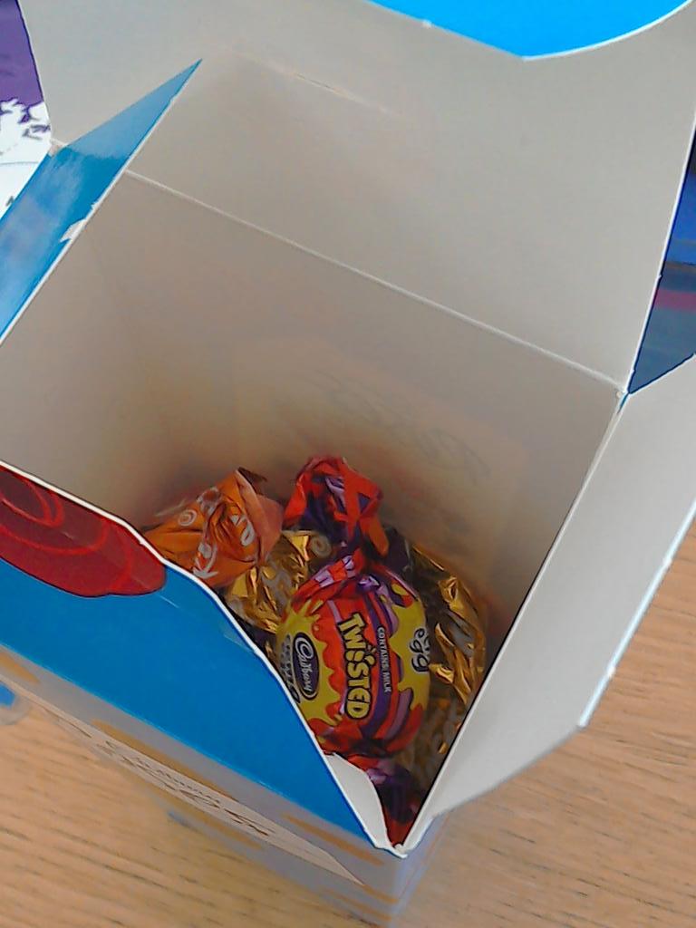 dmonz2000's tweet photo. @CadburyUK just found a rogue 'Creme Egg' in our office box of #Roses. Thank u packing person. @yellowfyffes http://t.co/LbYyWnApHO