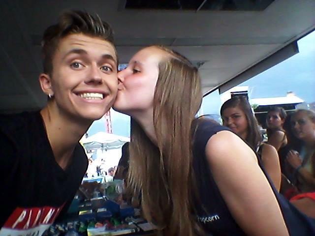 ianftjustin's tweet photo. This has been a year already @ianthomas #pos14 💜 http://t.co/xFYhuGCmsB