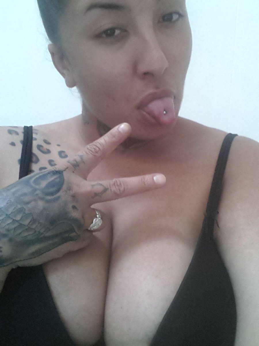 Damn_Ms_Stacks's tweet photo. #PrettyAndInked http://t.co/Vs8bXQkS0c