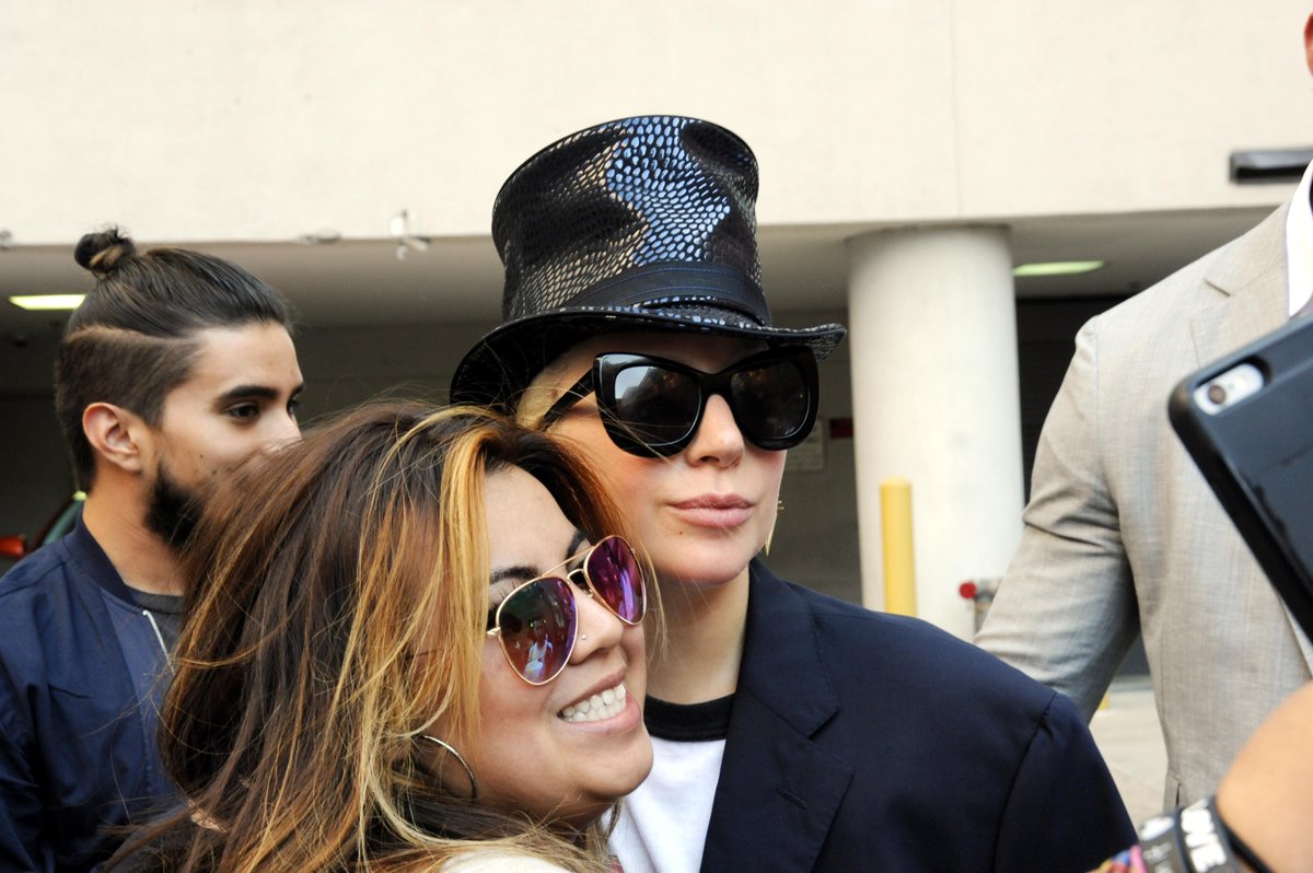 BraveForGaga95's tweet photo. Gaga leaving her hotel in Washington (July 31) http://t.co/uWVZb2Blzt