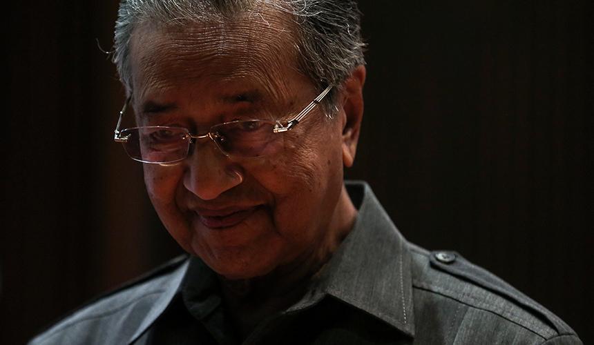 501Awani's tweet photo. 'I've never deposited campaign donations into my personal account' - Tun M

http://t.co/80gBrpSPND http://t.co/2gwJnpAbIi