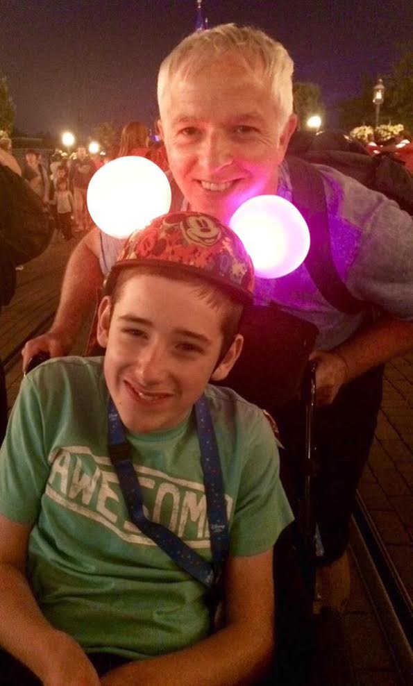 HPUKParents's tweet image. Critically ill teenager finds out he's going to Disneyland in emotional video 💫💞 @MakeAWishUK
huff.to/1M0gWPb