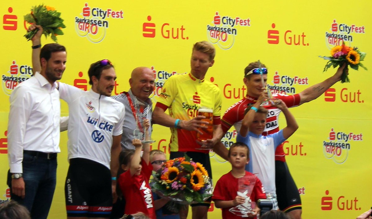 RheinRuhrPresse's tweet photo. Hattrick für #MarcelSieberg beim #SparkassenGiro in #Bochum - Tour Teilnehmers 3. Sieg http://t.co/3uemn2fQpX http://t.co/XMV6tddabI